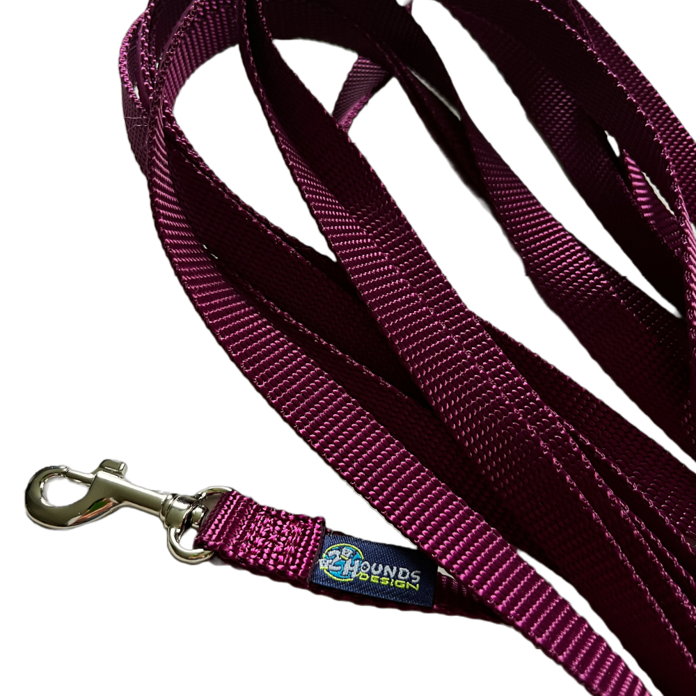 close-up view of a nylon long leash in burgundy